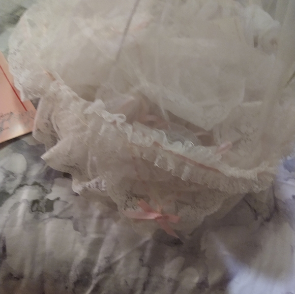 Megan and Melony twin porcelain doll set vintage - Picture 10 of 17